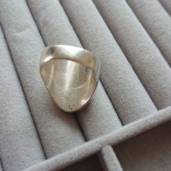 Italy OVAL BLACK ENAMEL SIGNET RING - Picture 7 of 9